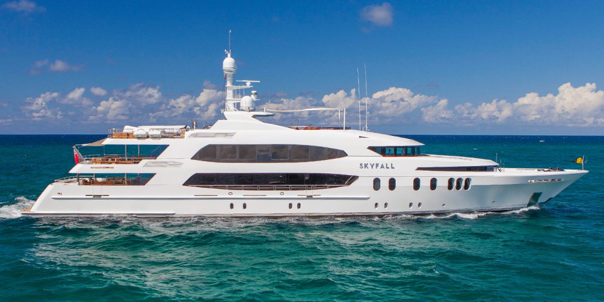 yacht skyfall prezzo